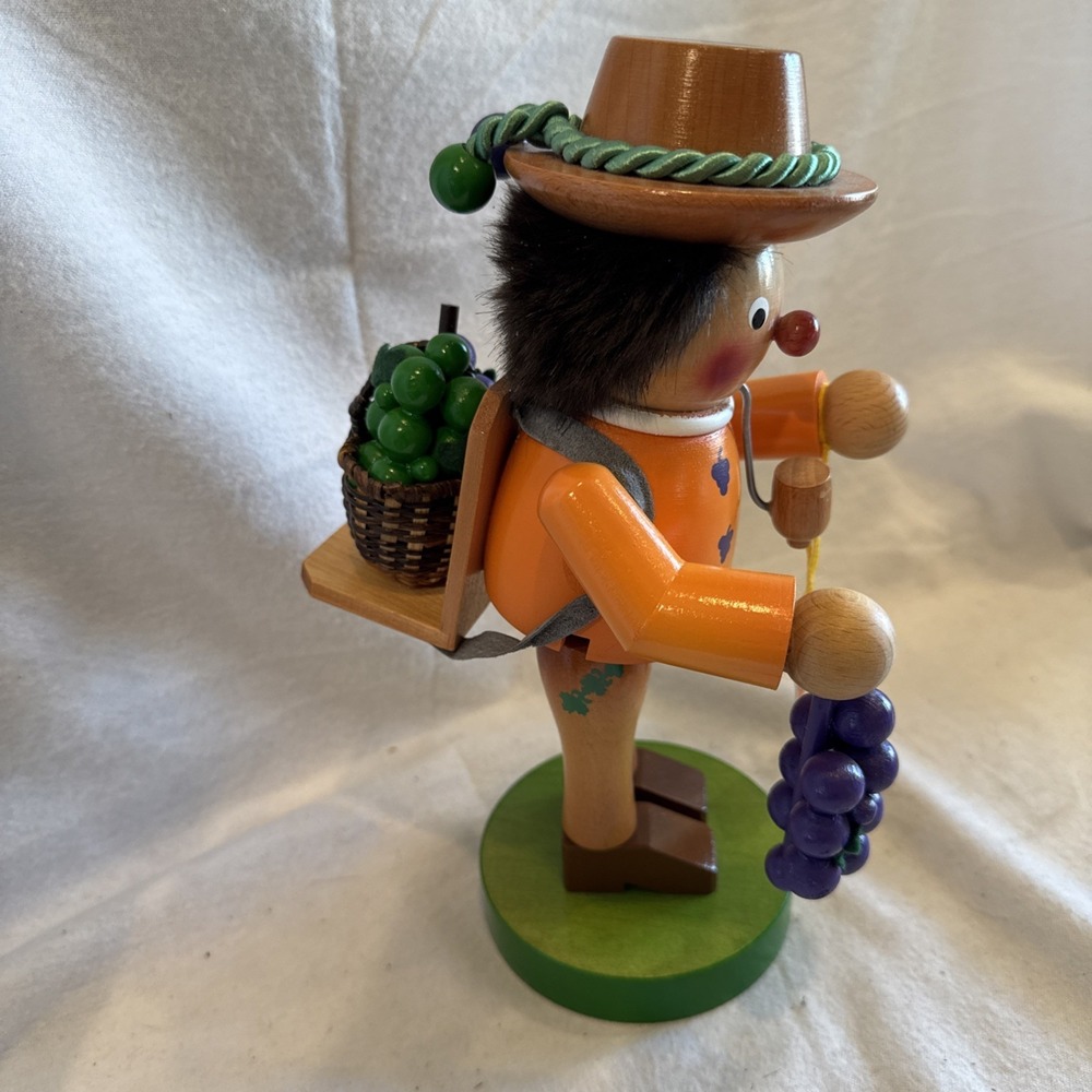 Steinbach Nutcracker Volkskunst Germany grapes winemaker nut cracker Handmade